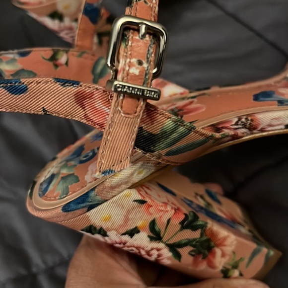 Gianni Bini summer dress shoes - Picture 2 of 4